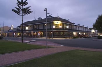 Grand Tasman Hotel - thumb 0