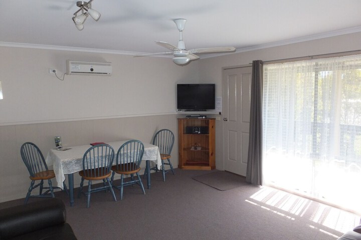 Lakes Entrance Country Cottages - thumb 7