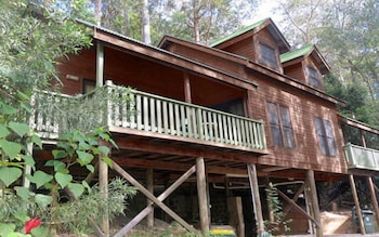 Barrington Wilderness Cedar Lodge Accommodation - thumb 0