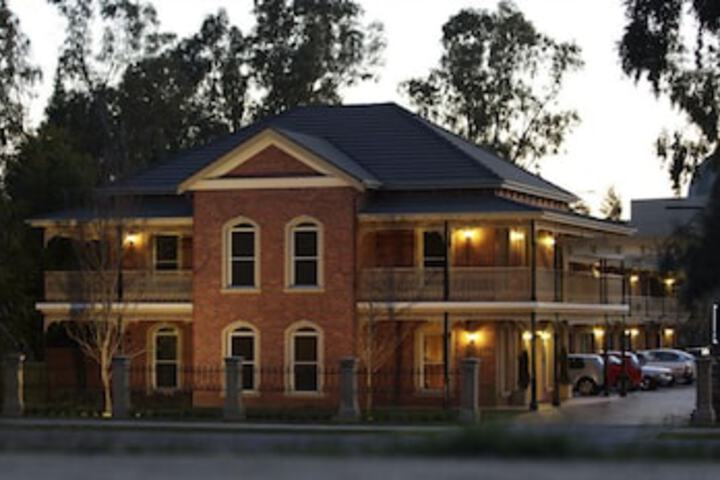 Carlyle Suites  Apartments - Wagga Wagga Accommodation