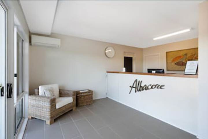 Albacore Apartments - thumb 1