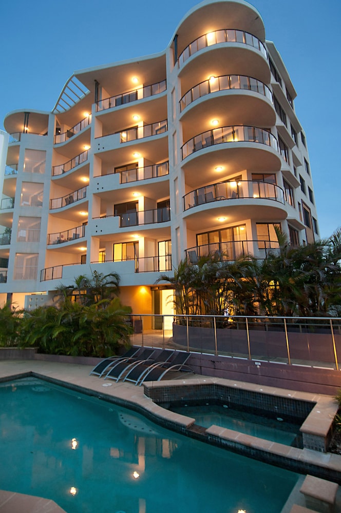 Meridian Alex Beach Apartments - thumb 0