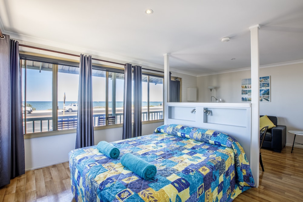 Shark Bay Seafront Apartments - thumb 6