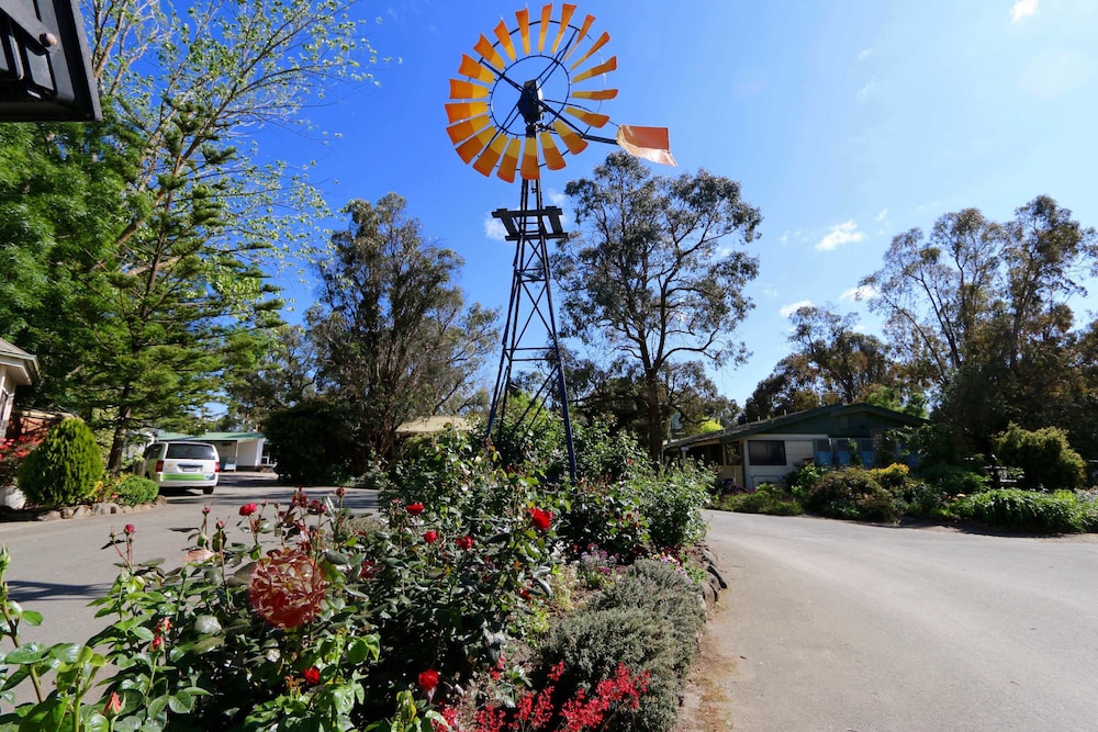 Big4 Ballarat Windmill Holiday Park - thumb 1