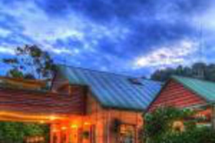 Upper Murray Resort - Lismore Accommodation