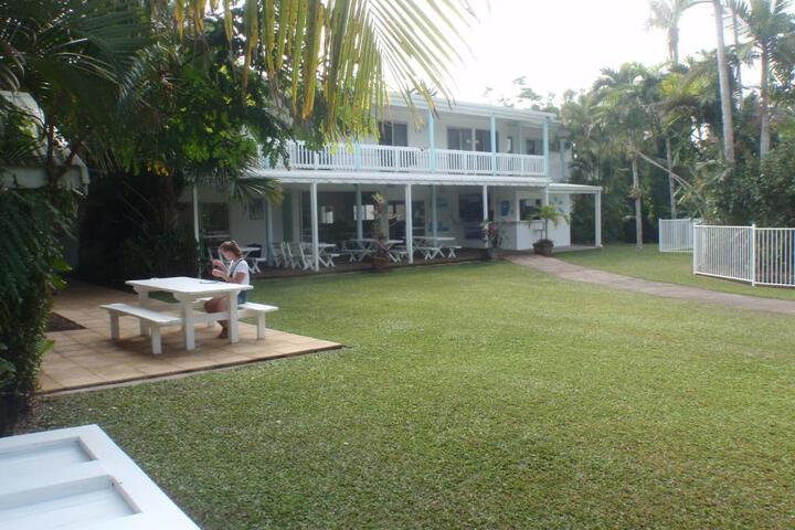 Absolute Backpackers Mission Beach - Bundaberg Accommodation