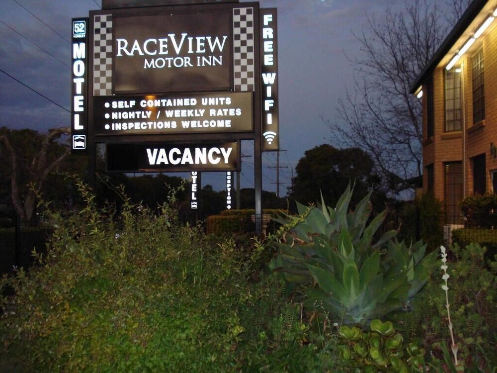 A Raceview Motor Inn - thumb 1
