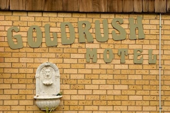 Young Goldrush Motel - thumb 1