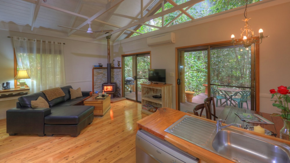 Crater Lakes Rainforest Cottages - thumb 4