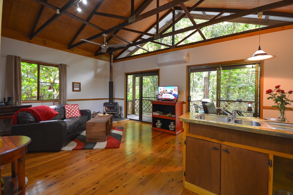Crater Lakes Rainforest Cottages - thumb 3