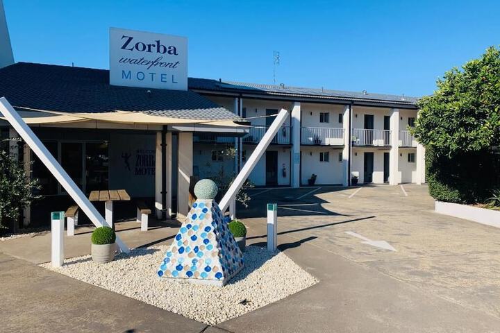 Zorba Motel - thumb 2