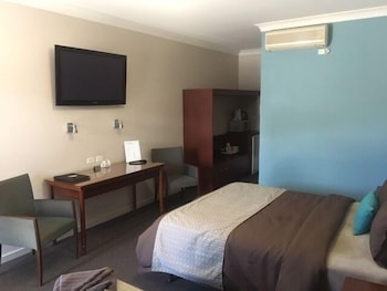 Pastoral Hotel Motel - thumb 0