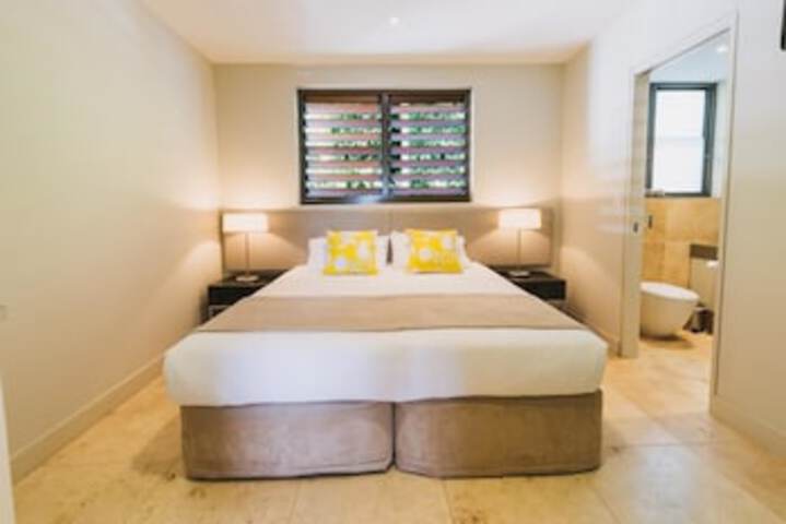Villa Mercedes Luxury Villa - Bundaberg Accommodation