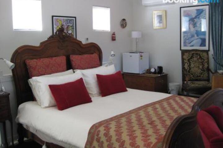 Three Chimneys Bed & Breakfast Boutique Guest House - thumb 6