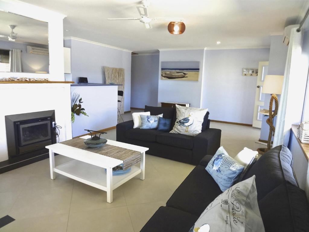 Salty Air Apartments Kingscote Kangaroo Island - thumb 1