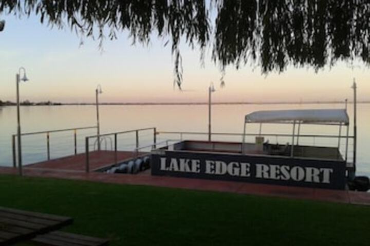 Lake Edge Resort - thumb 1