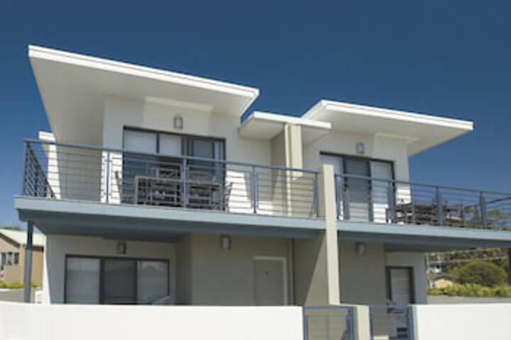 Mollymook Beachfront Executive Apartment - thumb 3