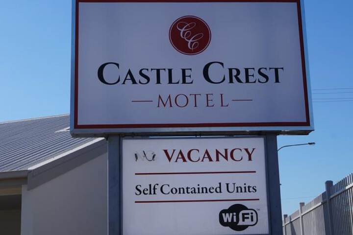 Castle Crest Motel - thumb 1